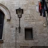 ...affiancata da un archetto murato del XIV secolo